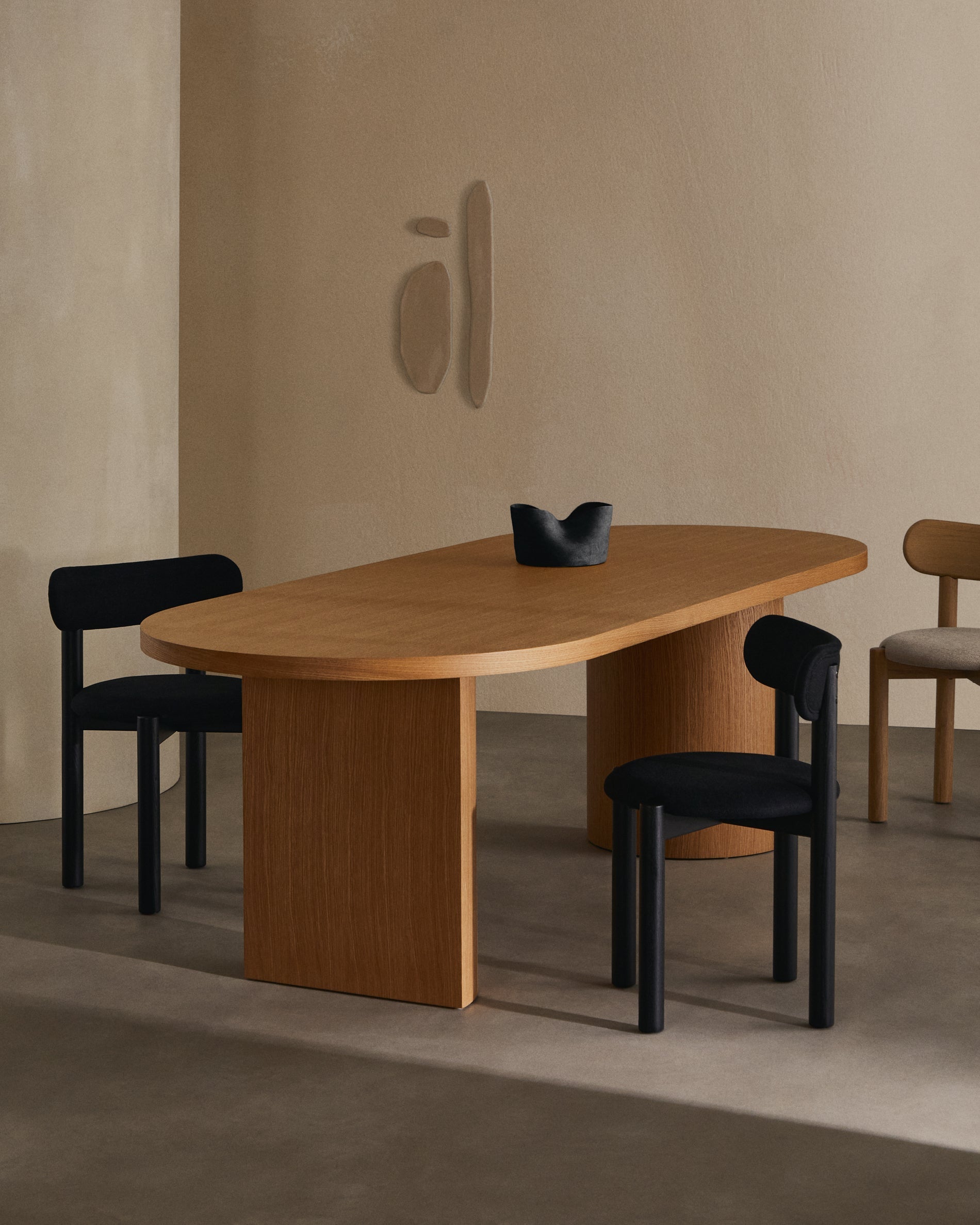 Nealy table with an oak veneer in a natural finish, 200 x 100 cm