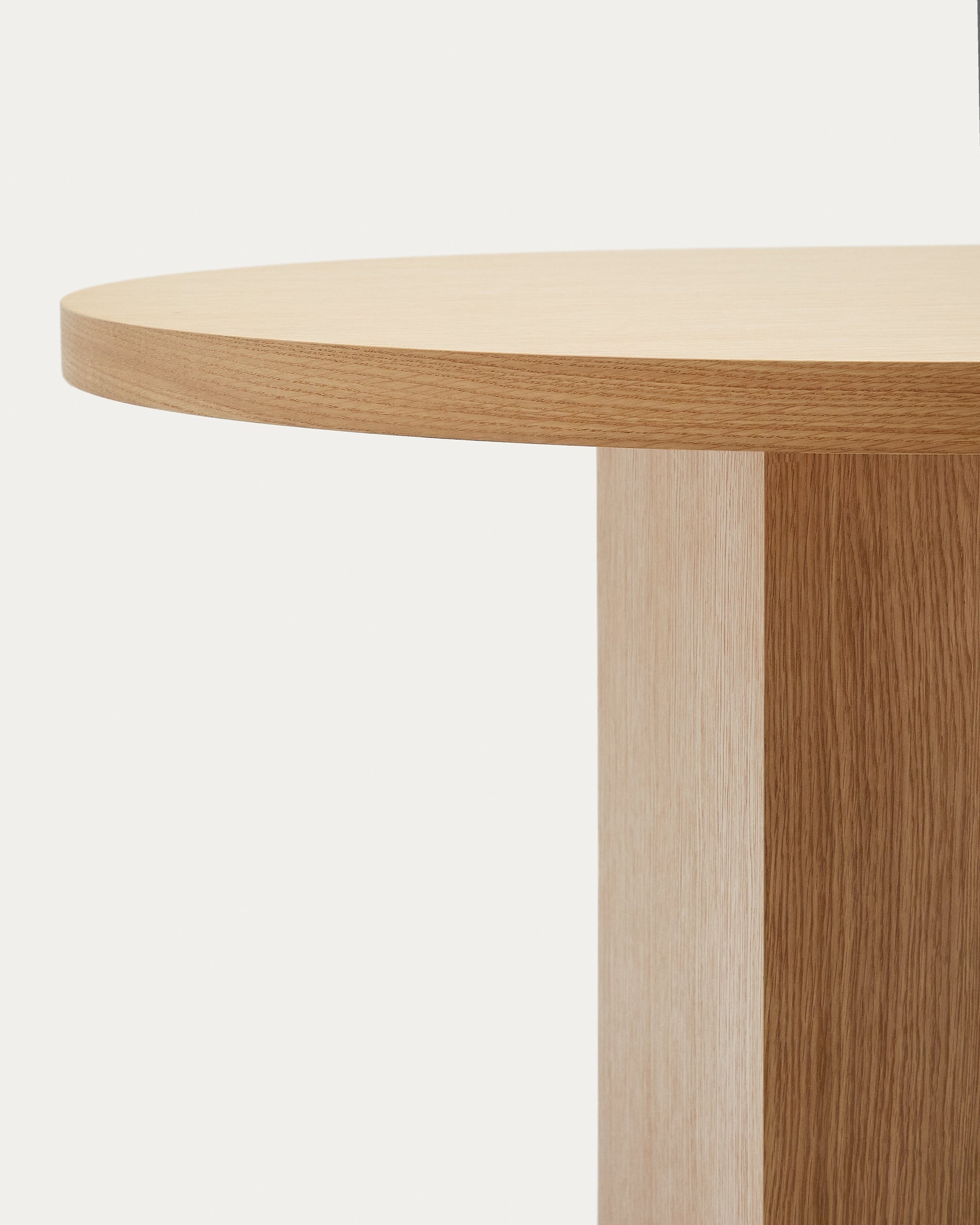 Nealy table with an oak veneer in a natural finish, 200 x 100 cm