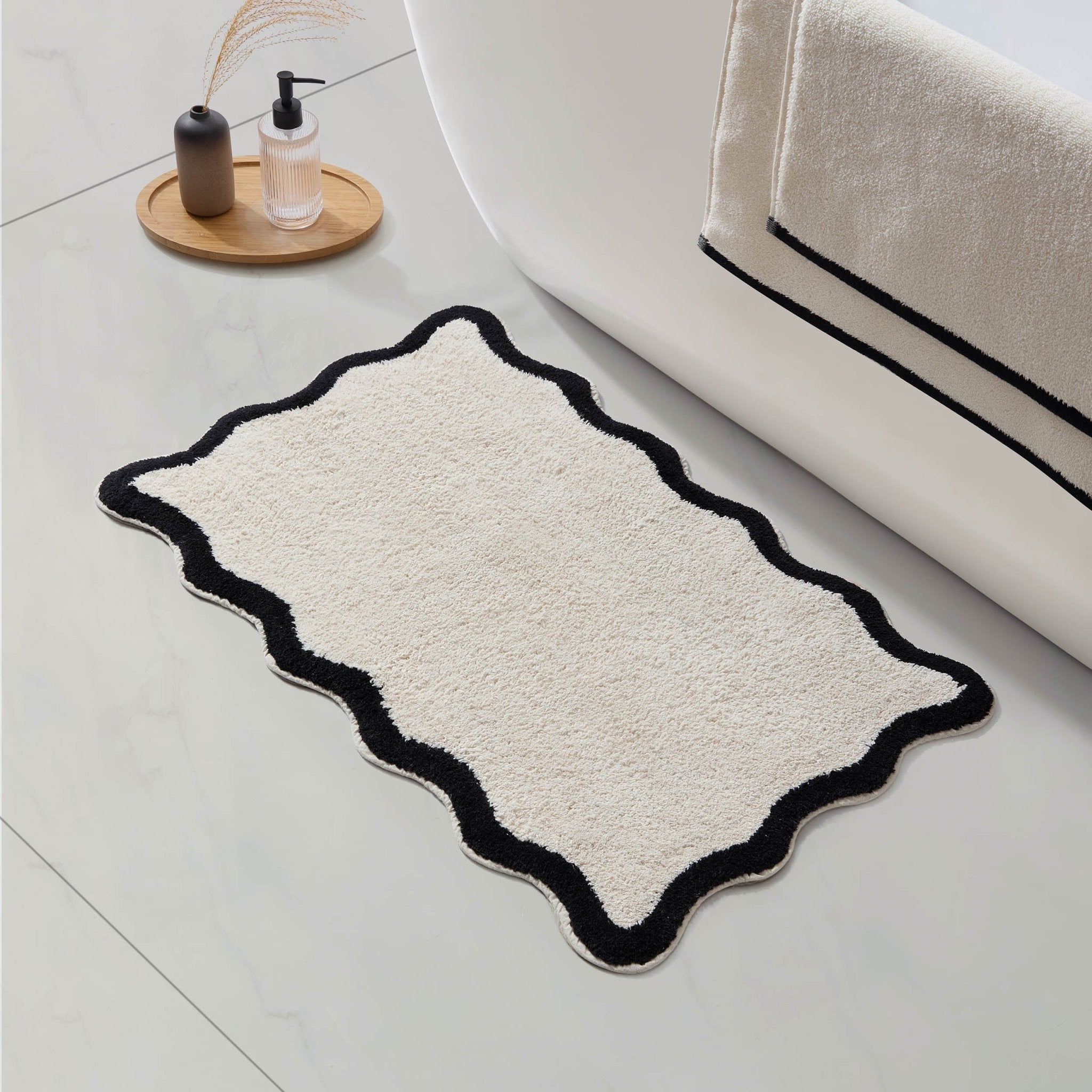Kos Scalloped Bath Mat - Black